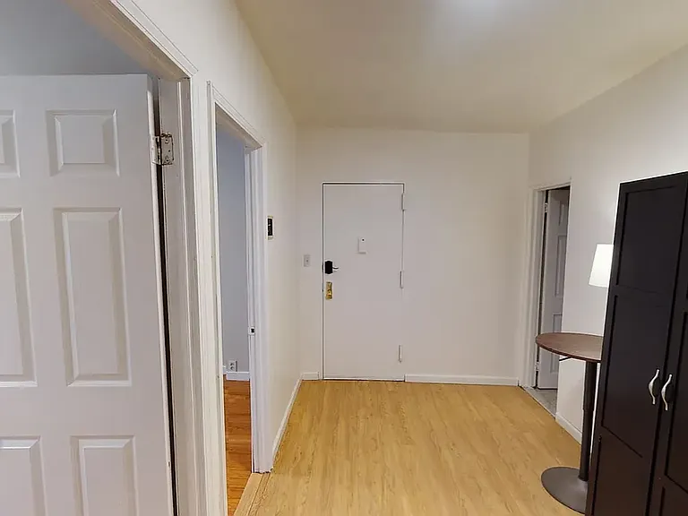243 E Broadway #1F — Photo 2
