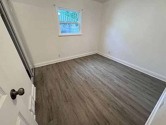 5th image of 154 Floralea Pl