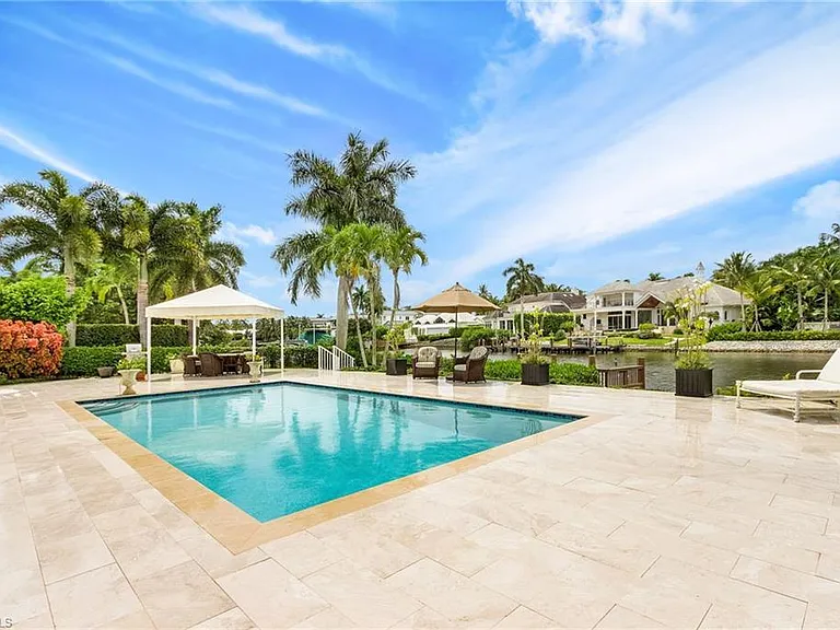 950 Galleon Dr — Photo 3