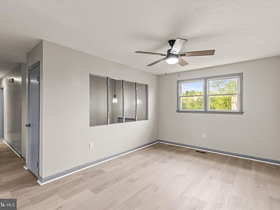 5th image of 2 Carole Ct