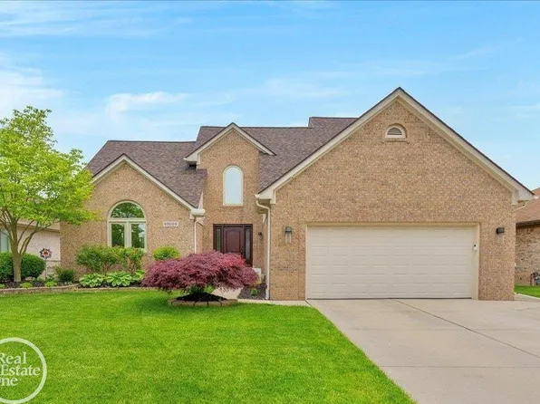 49204 Stratford Dr, Chesterfield, MI 48047