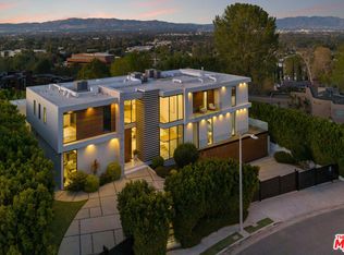 16801 Oak View Dr, Encino, CA 91436