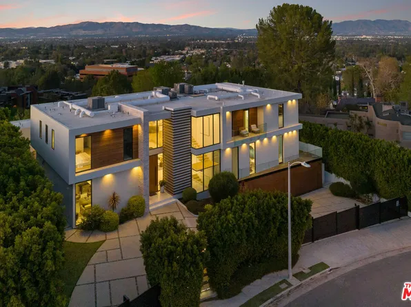 16801 Oak View Dr, Encino, CA 91436