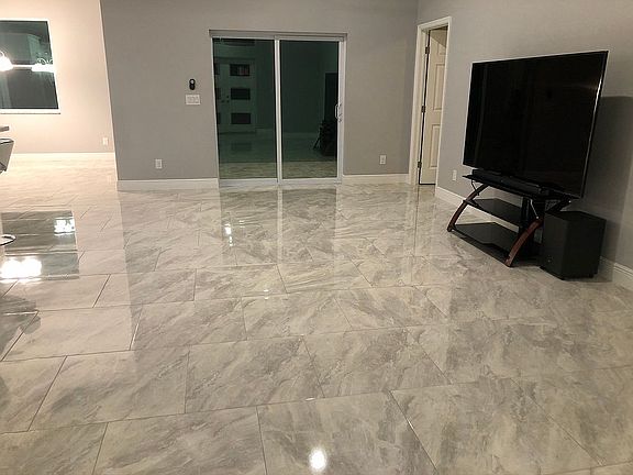 3rd image of 1002 W 10th St