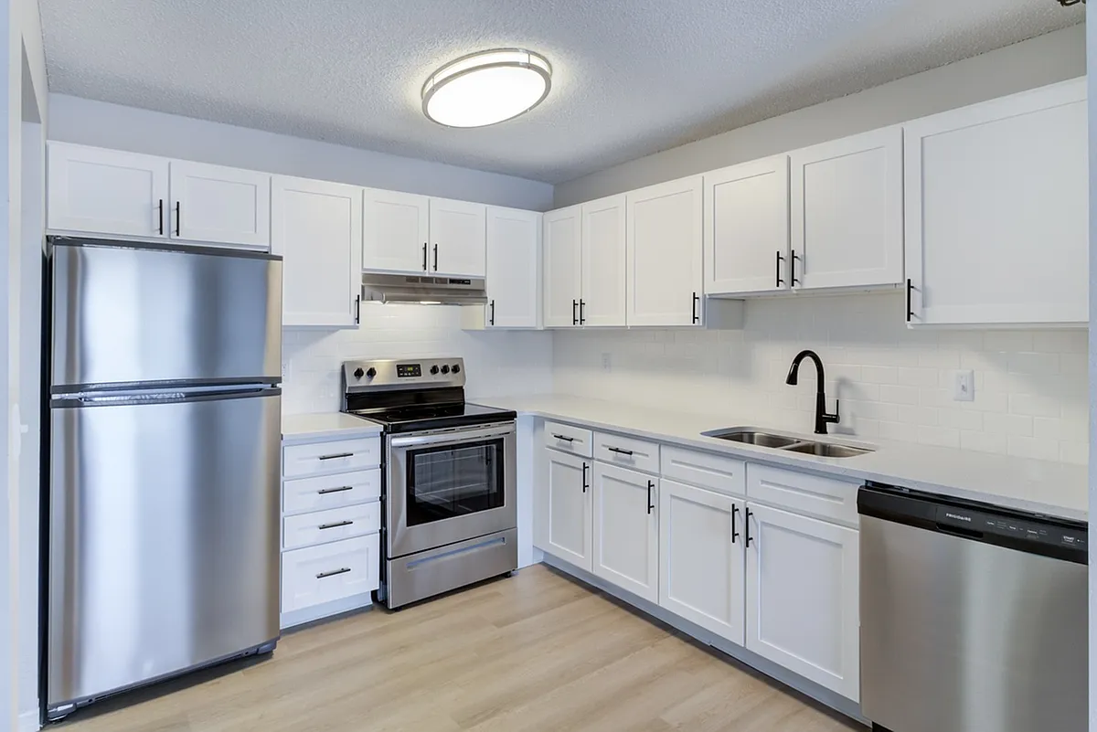 Photo 2 of 37 - Avana West Park - Burnsville, MN Kitchen - Avana West Park