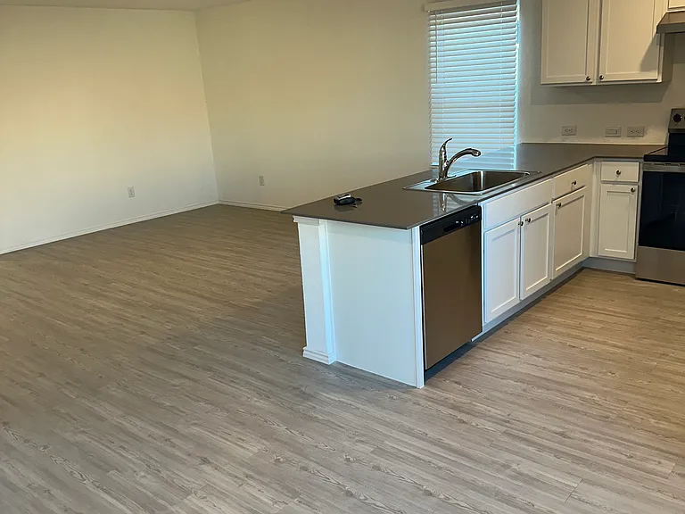 1130 Moraine Pl — Photo 4