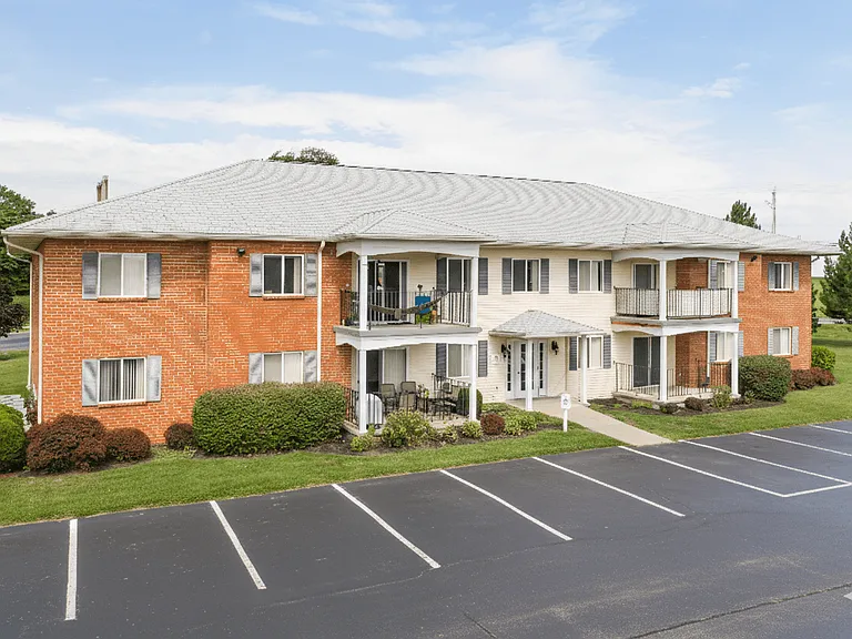 CenterPointe Apartments & Townhomes — Photo 57