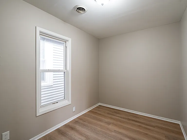 305 E Clarence St #A — Photo 12