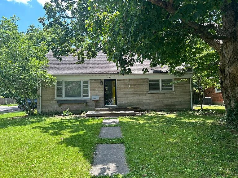 636 Cardinal Ln — Photo 30