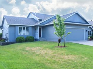 2934 Deerpath Ct, Des Moines, IA 50320