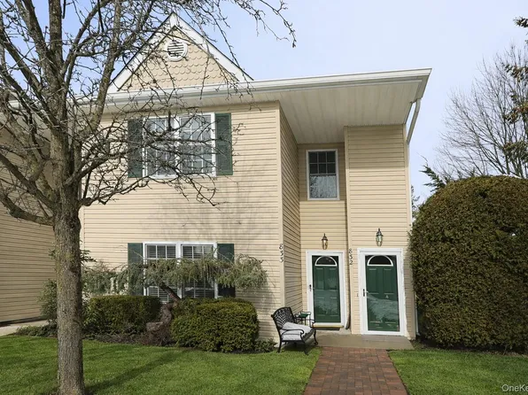 833 Madeira Boulevard, Melville, NY 11747