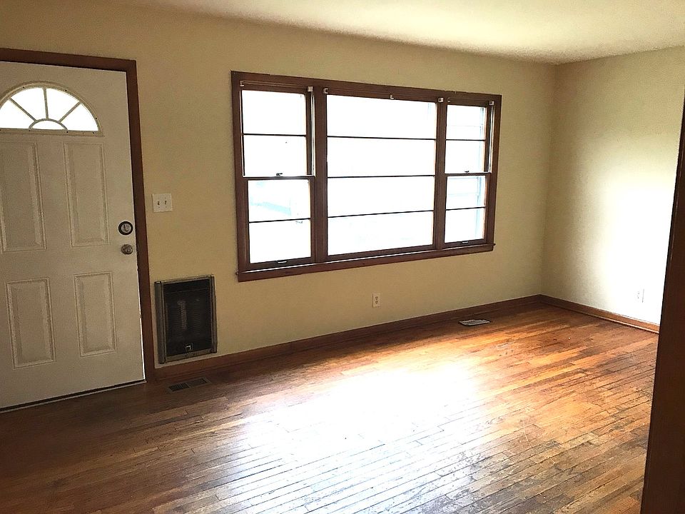 1st image of 128 Ray St