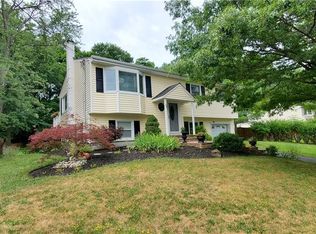 51 Surrey Rd, Chester, NY 10918