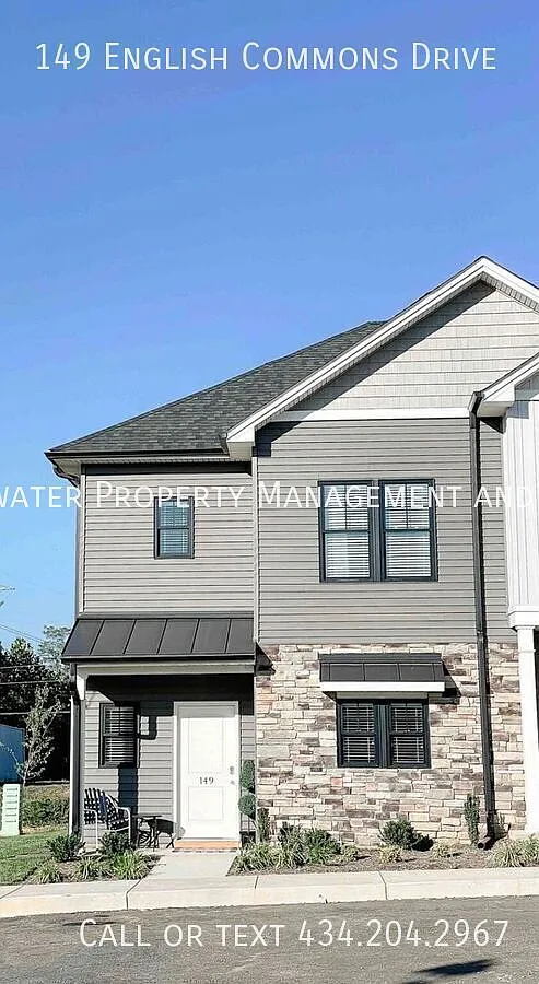 Furnished Townhome in English Commons! — Photo 1