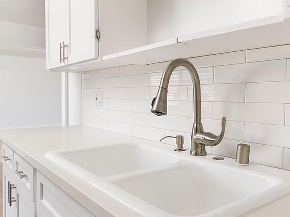 5th image of 5451 Hermitage Ave APT 10