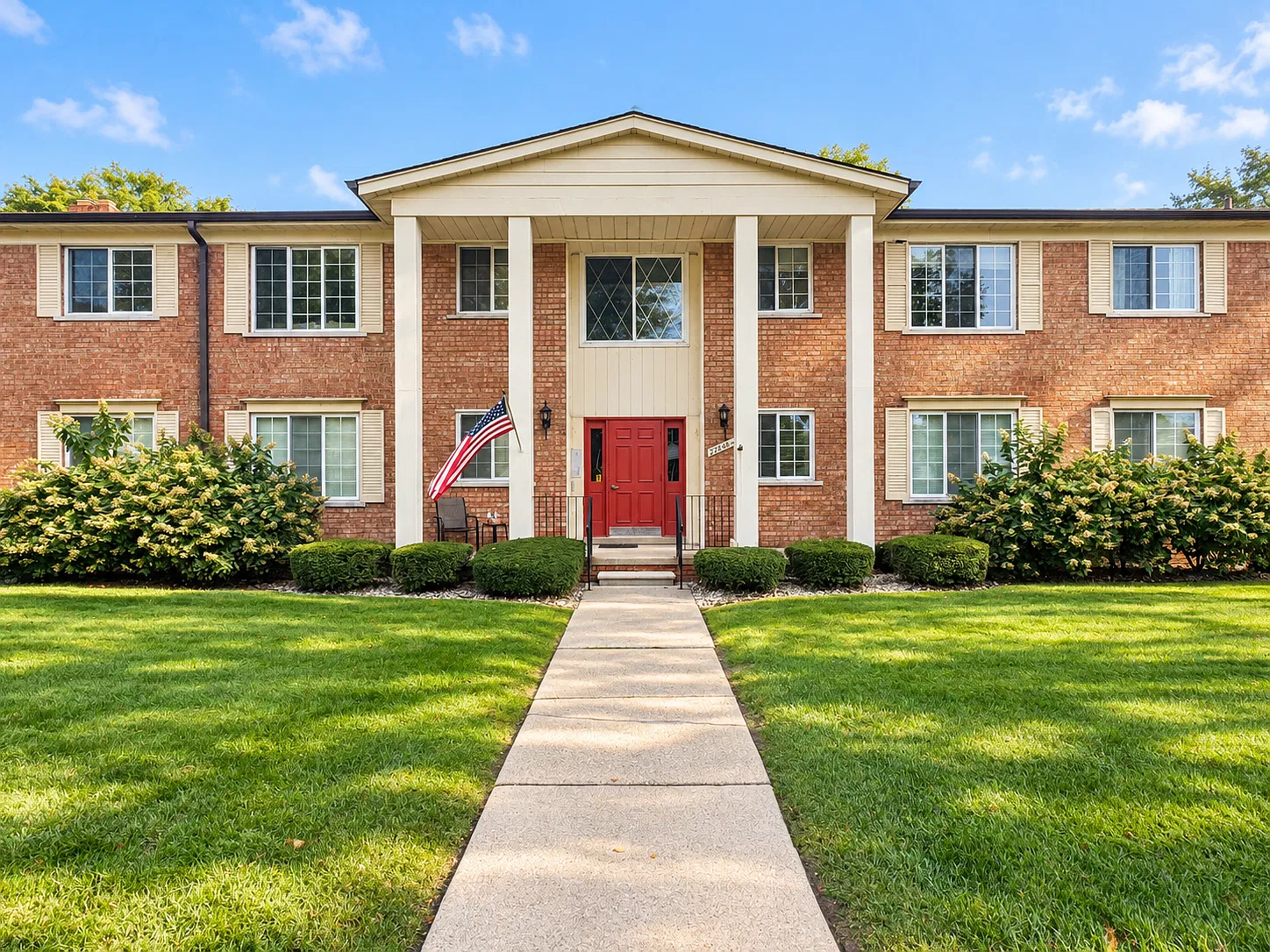 2 bed, 1.5 bath, 860 sqft, $1,700 — Photo 1