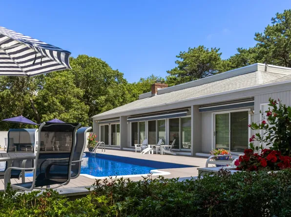 16 Peacock Path, East Quogue, NY 11942