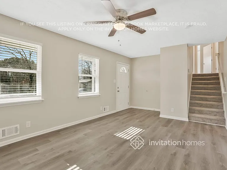 5370 Zachary Dr — Photo 2