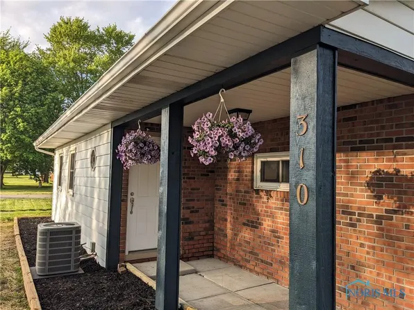 310 Walnut St, West Unity, OH 43570