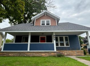 208 N Robert St, Ludington, MI 49431