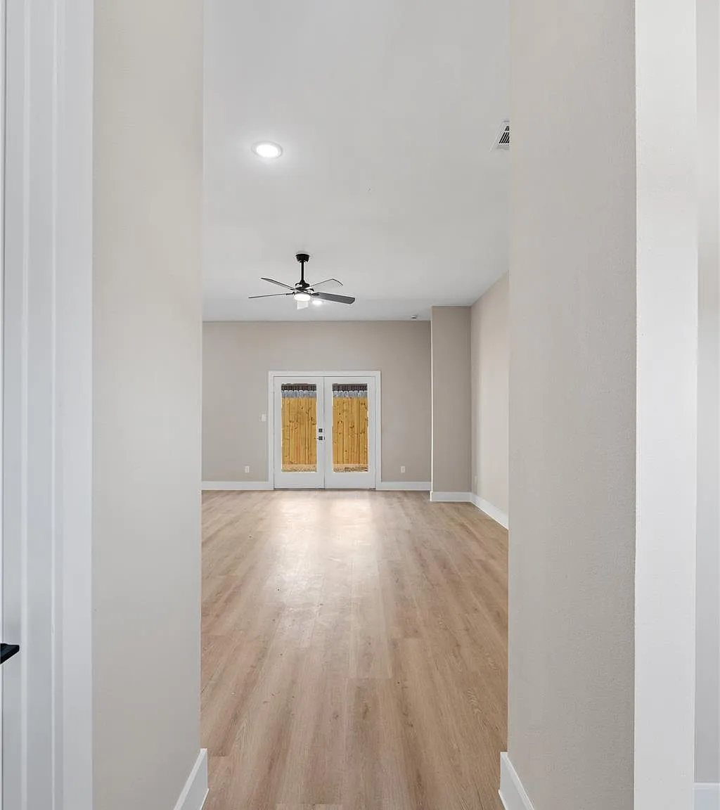 3 bed, 2.5 bath, 2325 sqft, $2,700 — Photo 4