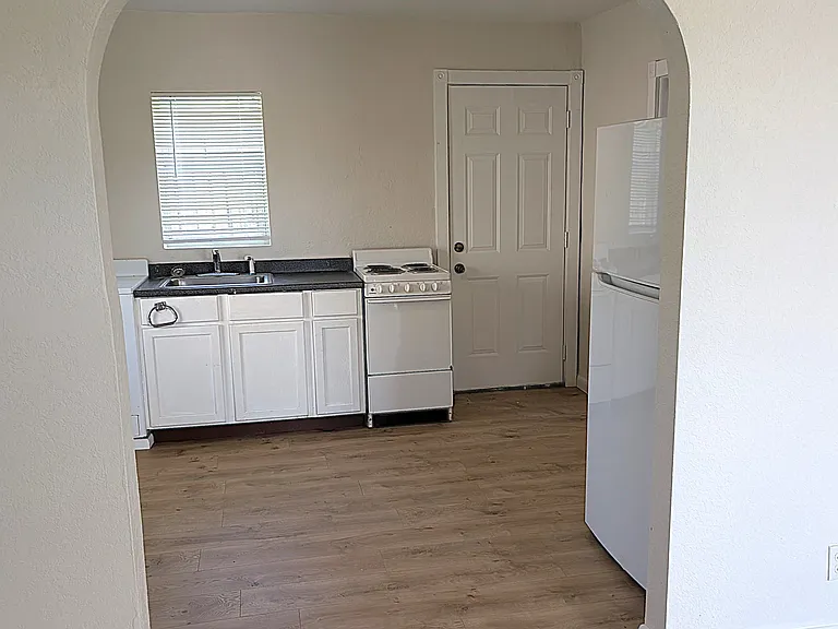 628 N Lakeview Ave #5 — Photo 6