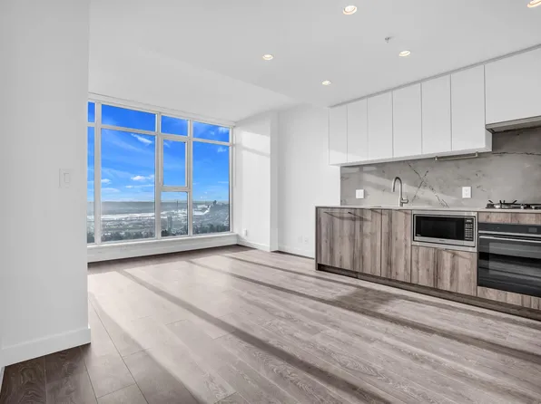 505 Nelson St #1603, Coquitlam, BC V3J 7R4