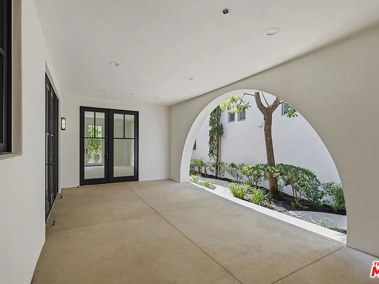 13079 Bluff Creek Dr — Photo 3
