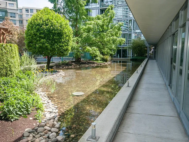 1033 Marinaside Cres #2M — Photo 27