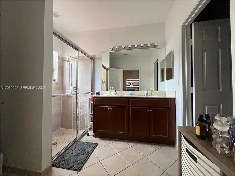2410 NE 4th St — Photo 10