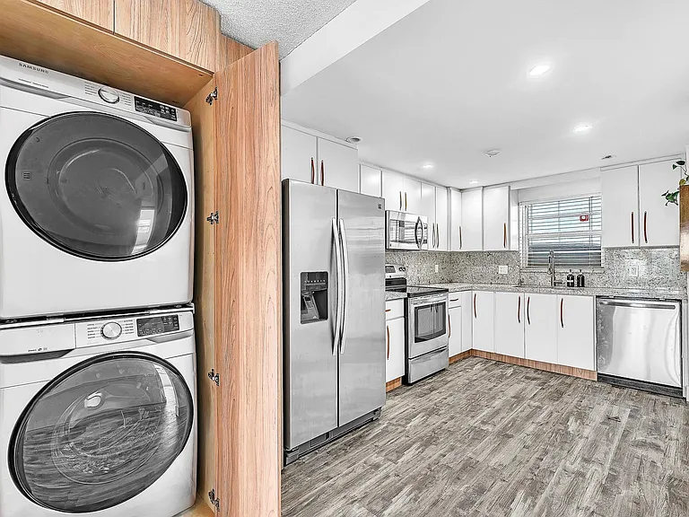 3051 NE 48th St #301 — Photo 23