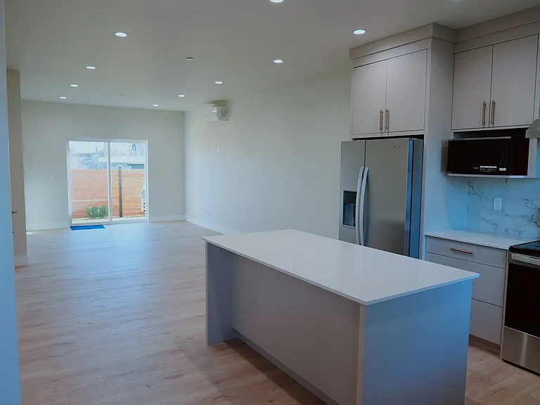 2155 Siddle Loop — Photo 3