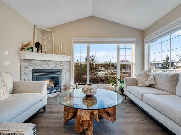 701 E Cimarron Close, Okotoks, AB T1S 1X3