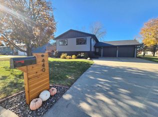 440 3rd St NE, Plainview, MN 55964