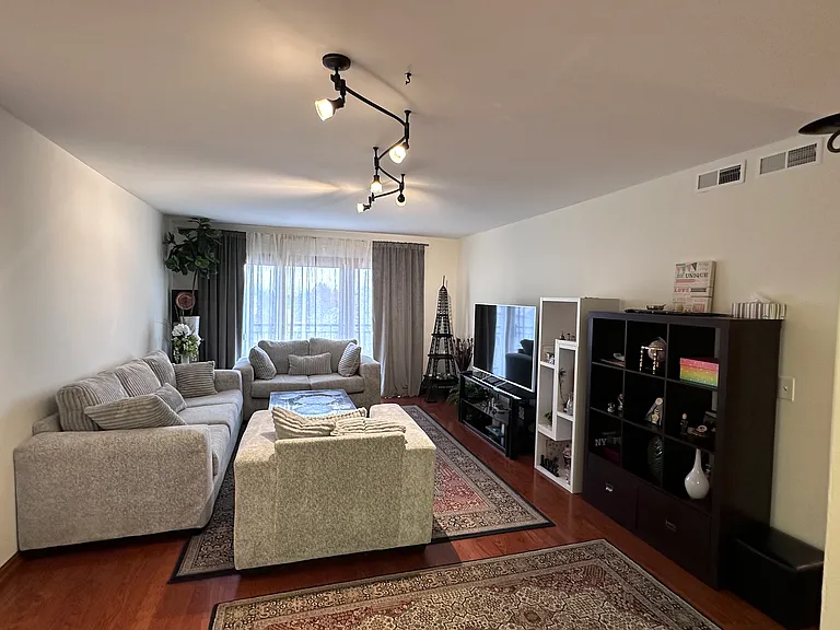 5360 N Lowell Ave #505 — Photo 5