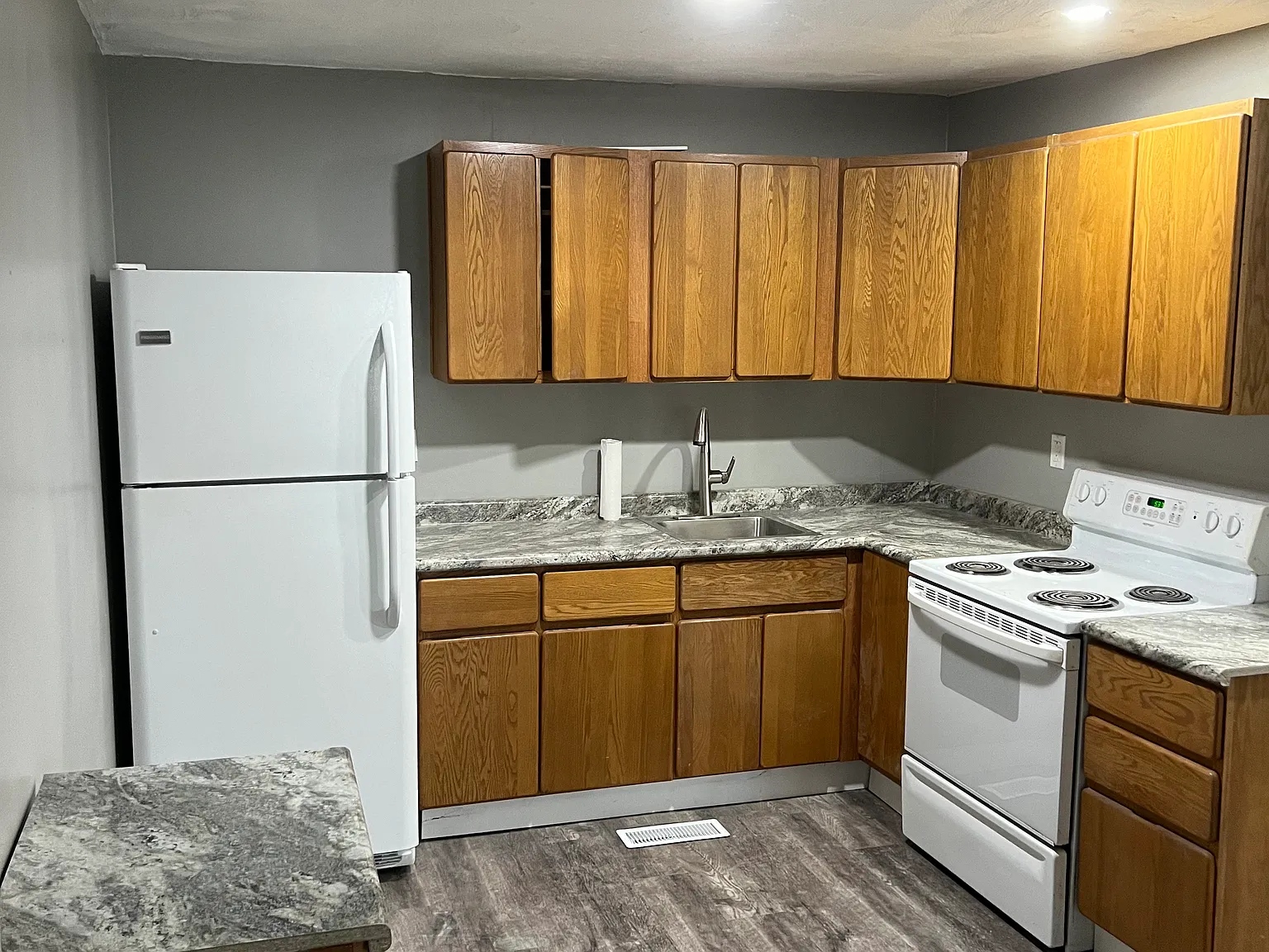 1 bed, 1.5 bath, 1253 sqft, $1,350 — Photo 2