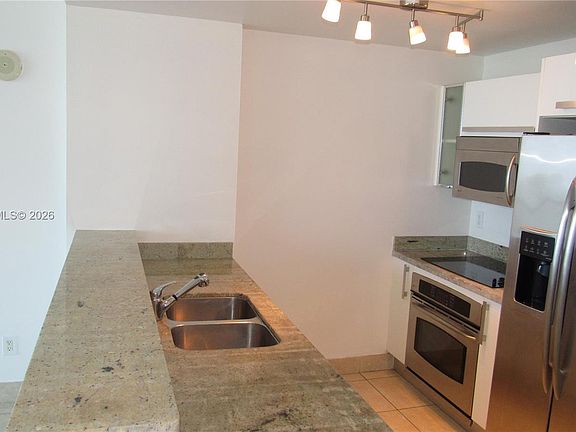 3rd image of 601 NE 36th St APT 2308
