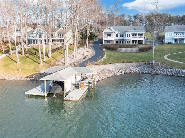 405 Channelview Dr, Moneta, VA 24121