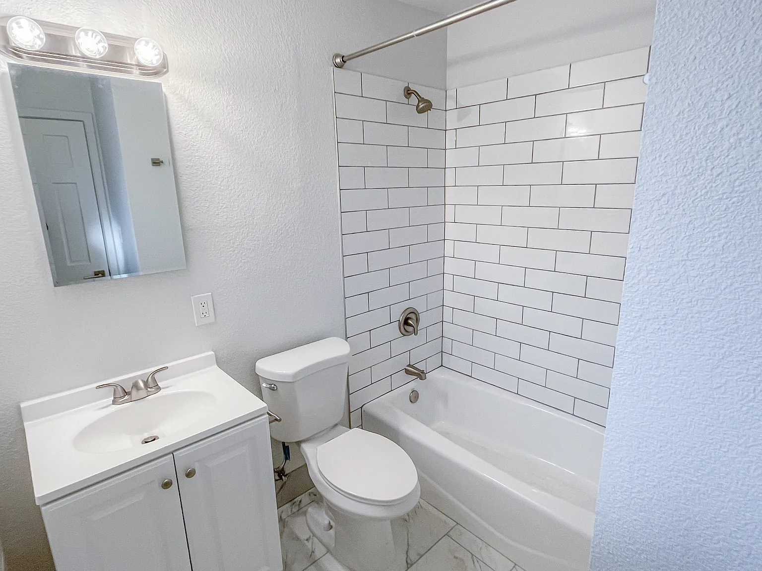 1219 S Farmer Ave — Photo 1