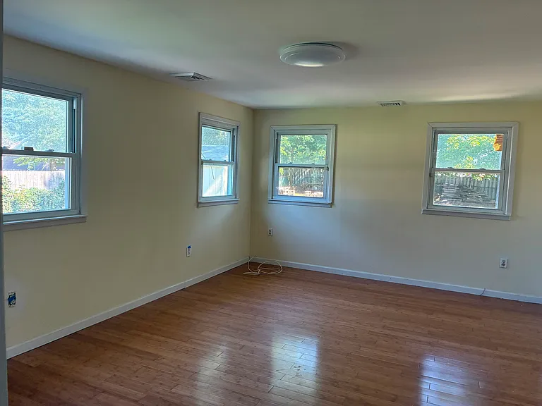 18 N Central Ave — Photo 10