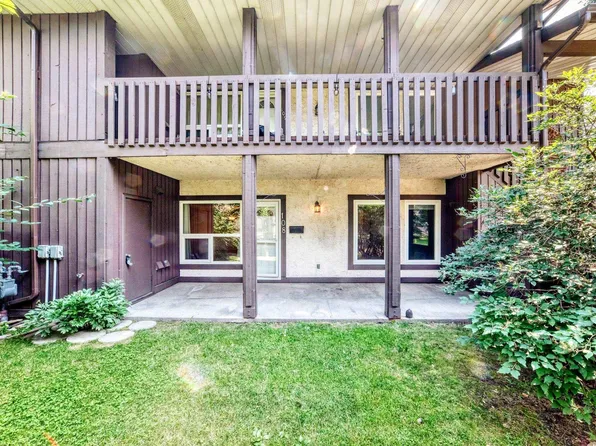 108 Surrey Gdns NW, Edmonton, AB T5T 1Z3