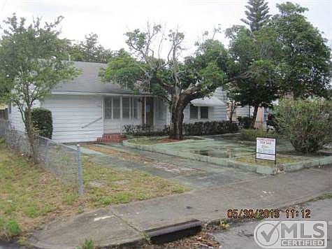 1st image of 702 S J St