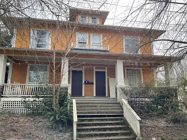 1304 SE Main St — Photo 2