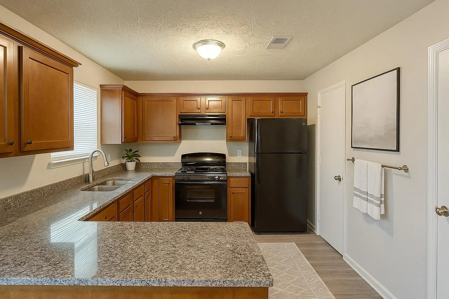 4 bed, 3.0 bath, 2100 sqft, $672 — Photo 2
