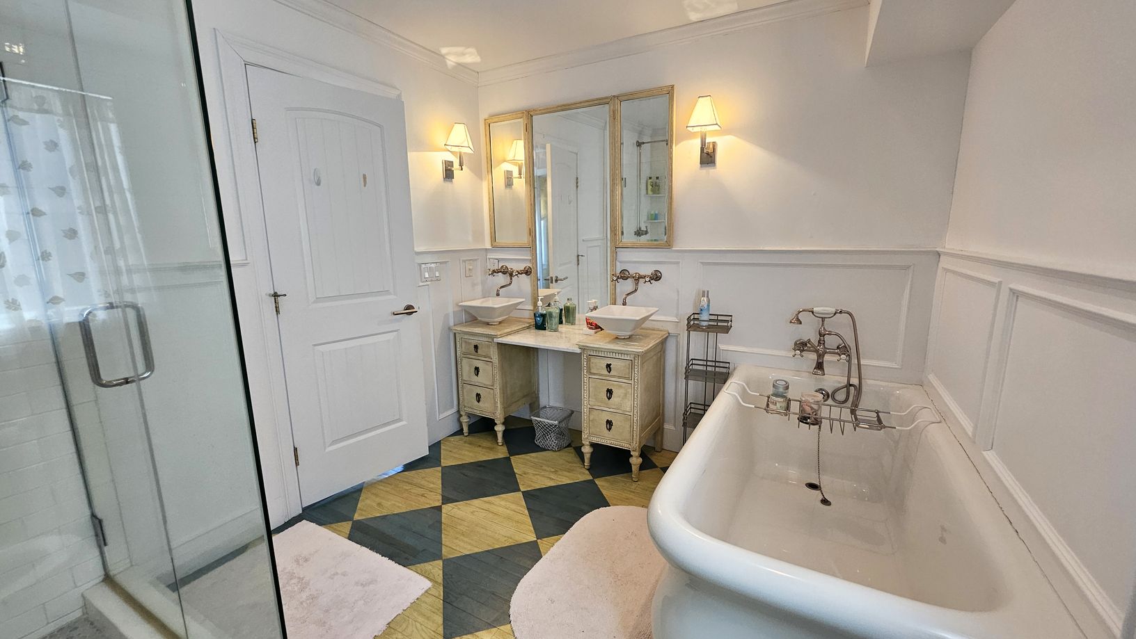  Primary bedroom full bathroom
