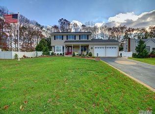11 Heller Pl, Hauppauge, NY 11788