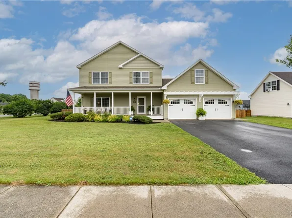 310 Dodge Ave, Sackets Harbor, NY 13685