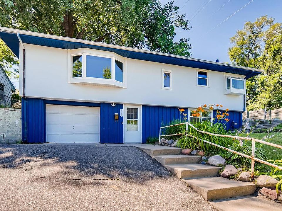 1st image of 812 8th Ave S