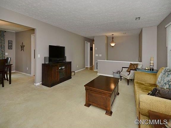 4th image of 150 Kirkwall Ln