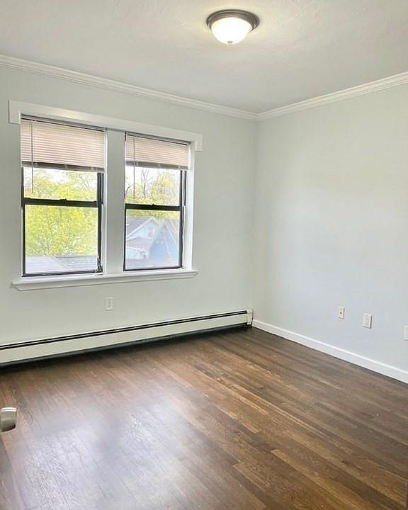 2nd image of 439 Walnut Ave #8